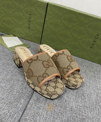 Gucci Sandals 114051