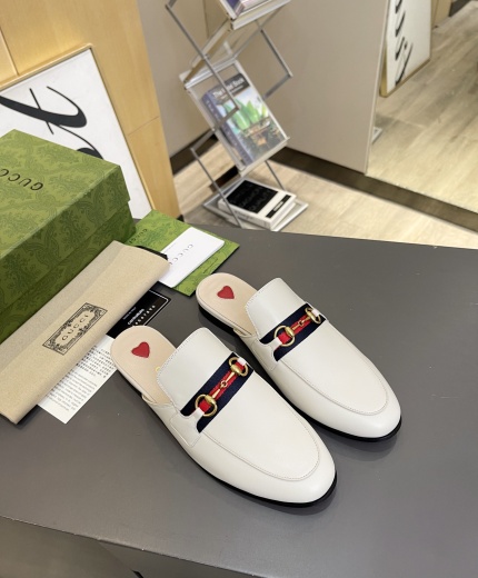 Gucci Sandals 117757