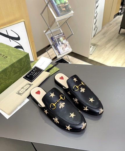 Gucci Sandals 117758
