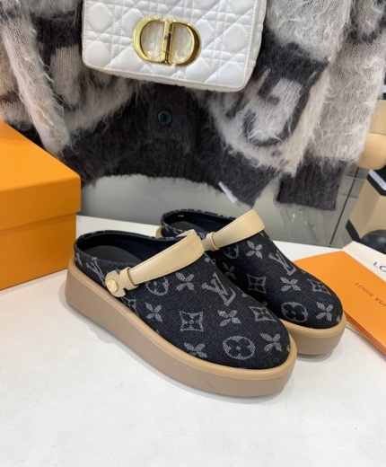 LV Slippers-Sandals 118957