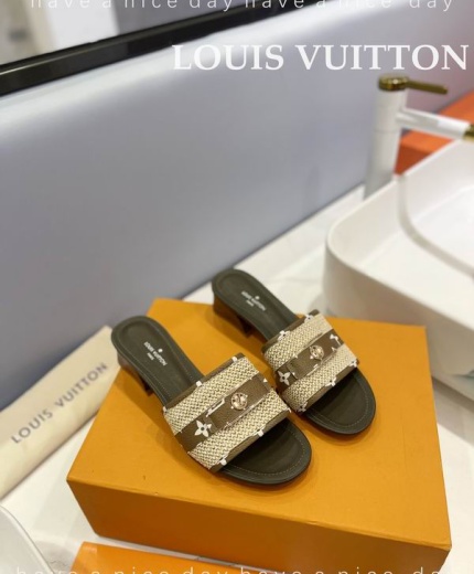 LV Slippers-Sandals 122202