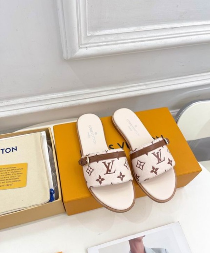 LV Slippers-Sandals 123021
