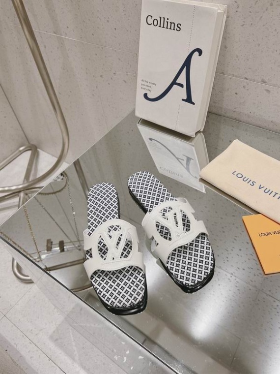LV Slippers-Sandals 124475