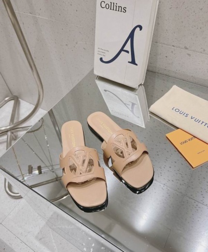 LV Slippers-Sandals 124476