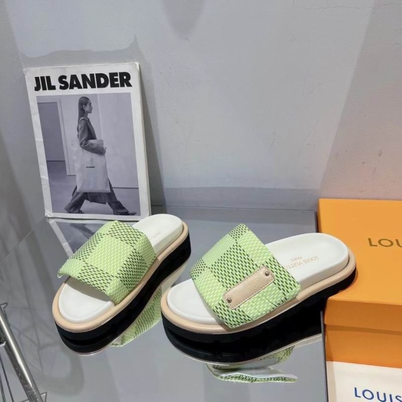 LV Slippers-Sandals 124616