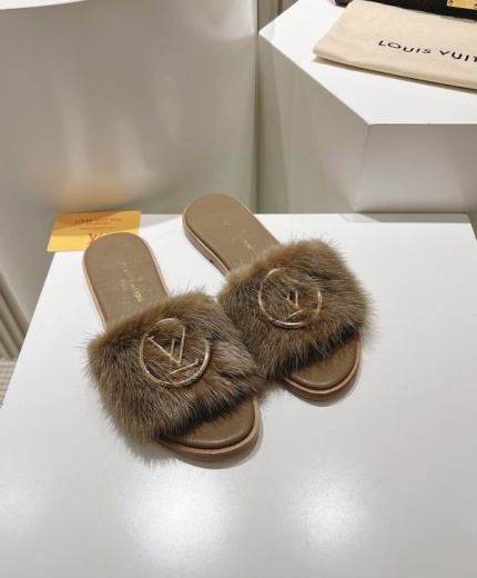 LV Slippers-Sandals 124620