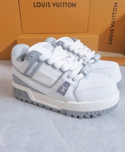 LV Shoes 125635
