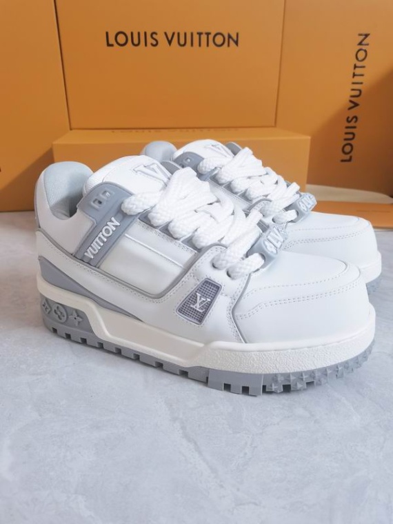 LV Shoes 125635