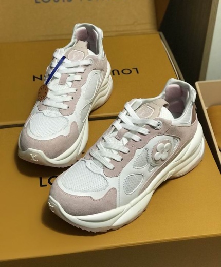 LV Shoes 132390