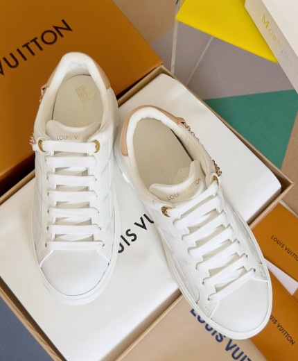 LV Shoes 135918