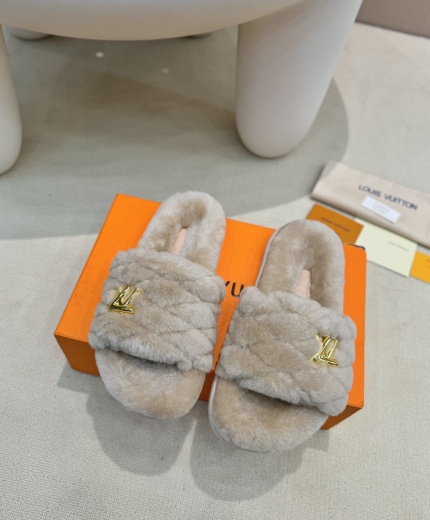 LV Slippers-Sandals 135932