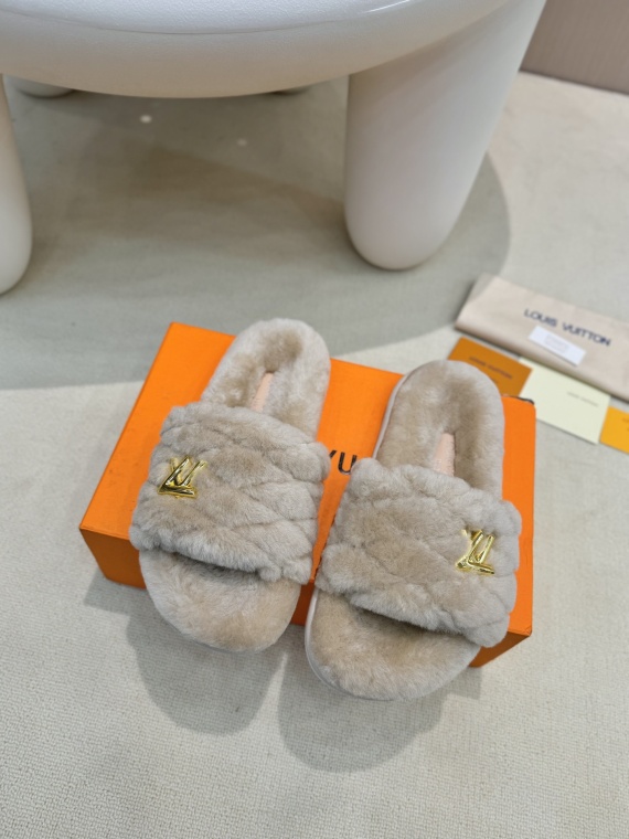 LV Slippers-Sandals 135932