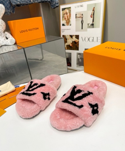 LV Slippers-Sandals 135933