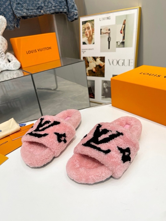 LV Slippers-Sandals 135933