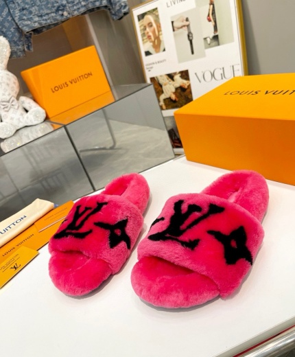 LV Slippers-Sandals 135934