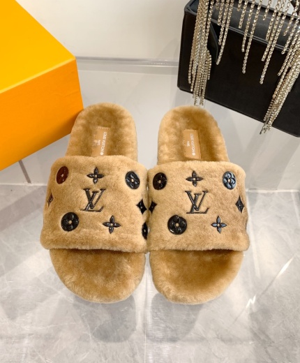 LV Slippers-Sandals 135936