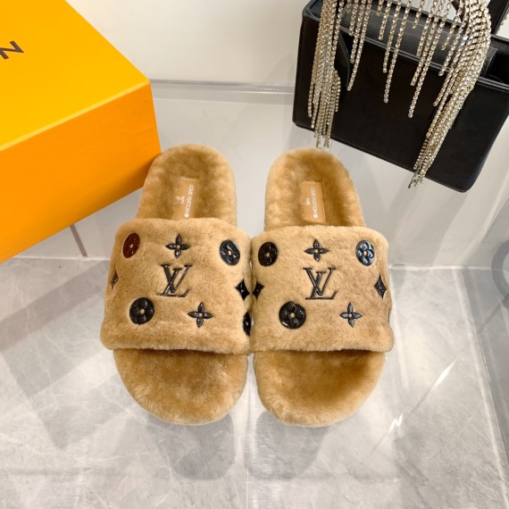 LV Slippers-Sandals 135936