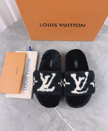LV Slippers-Sandals 135937