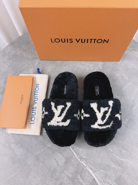LV Slippers-Sandals 135937
