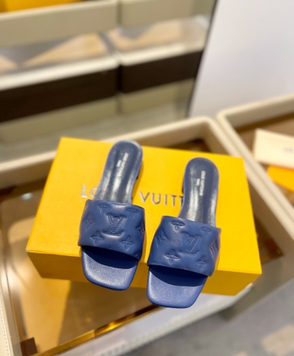 LV Slippers-Sandals 136032