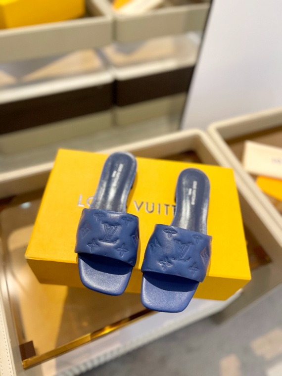 LV Slippers-Sandals 136032