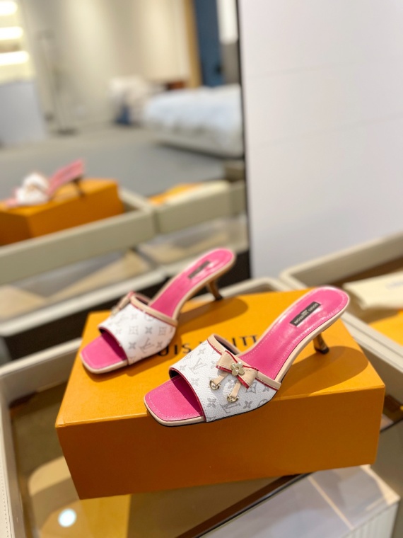 LV Slippers-Sandals 136035