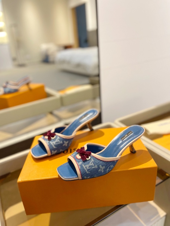 LV Slippers-Sandals 136036