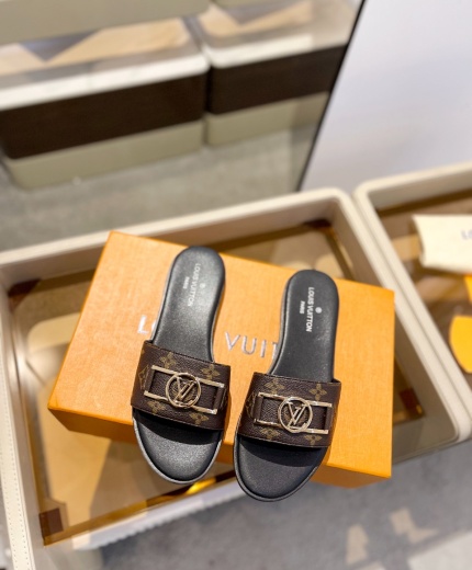 LV Slippers-Sandals 136038