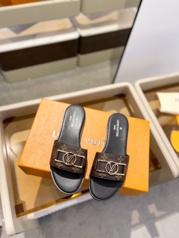 LV Slippers-Sandals 136038