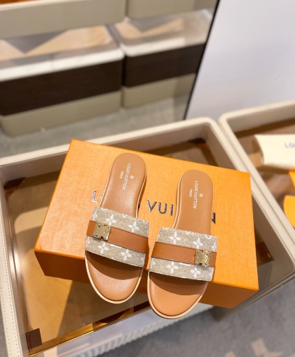 LV Slippers-Sandals 136039