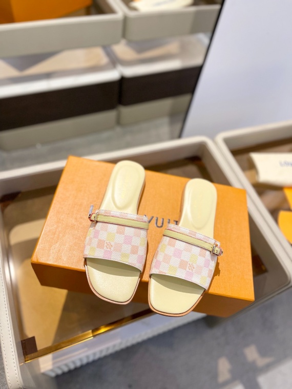 LV Slippers-Sandals 136041