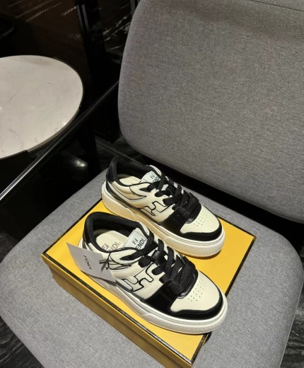 Fendi Low Shoes 136210