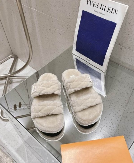 LV Slippers-Sandals 139313