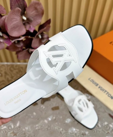 LV Slippers-Sandals 1871741