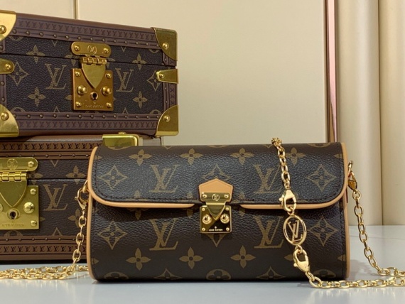 LV Bag M13566