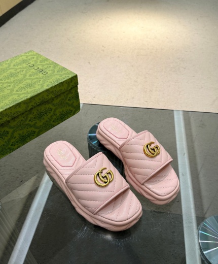 Gucci Slippers 2067965
