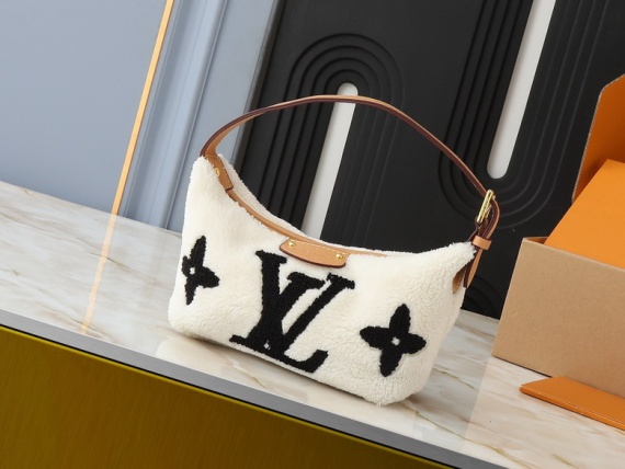 LV Bag M11920