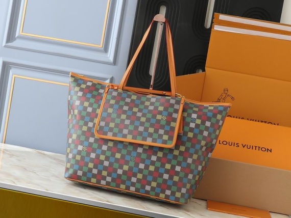 LV Bag M00191 - Image 2