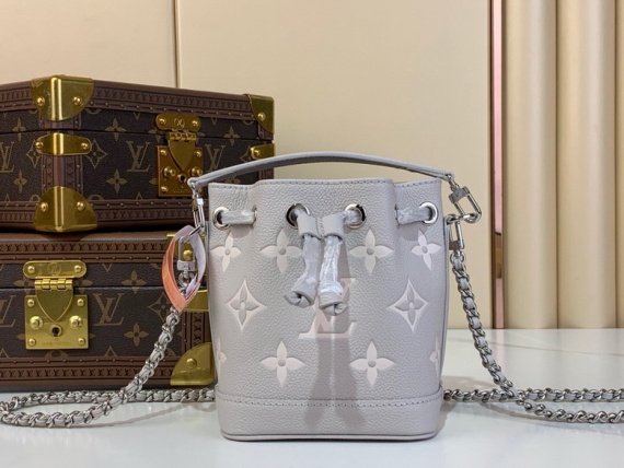 LV Bag M14224